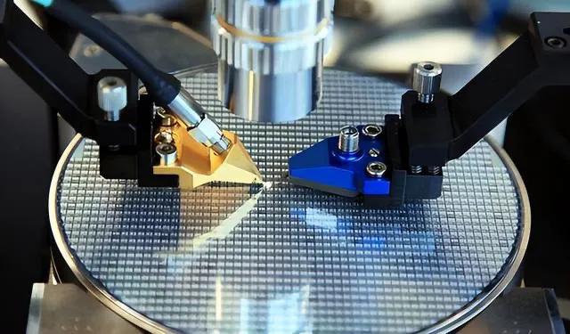 媒体管家： 国产光刻机“套刻≤8nm”意味着什么