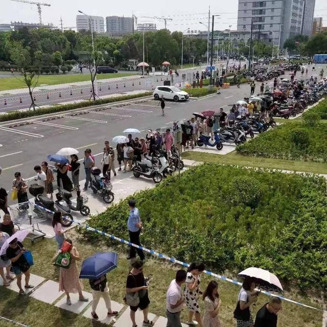 Costco上海开业超值好货火爆到要限流！平安Costco联名卡办到就是赚到！