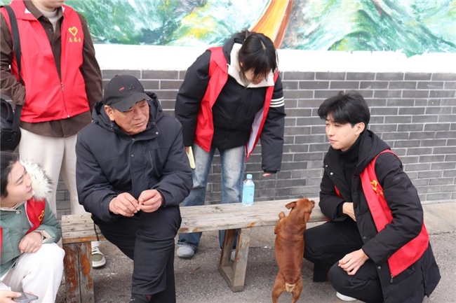 江苏师范大学历史文化与旅游学院“生态蝶变”实践团马庄之行:探寻绿色记忆,描绘绿水青山(图4) 江苏师范大学历史文化与旅游学院“生态蝶变”实践团马庄之行:探寻绿色记忆,描绘绿水青山(图4)