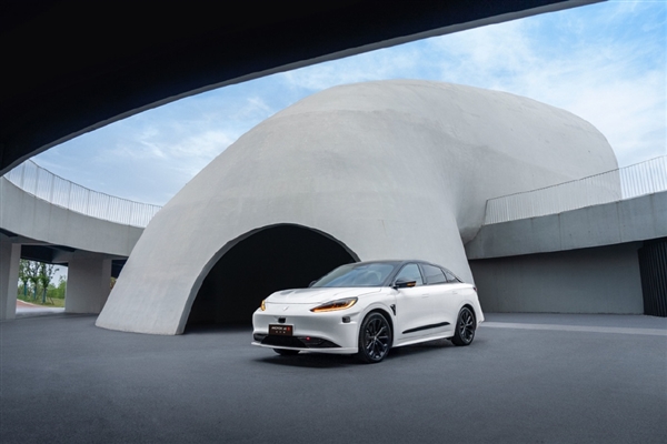 老车主退10万差价业界良心!极狐阿尔法S HI先行版上市:32.98万