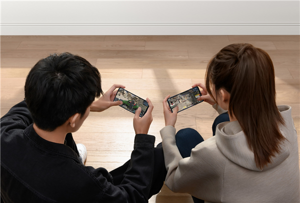 PC、手机丝滑合体!移动时代的最大痛点 Intel和腾讯解决了