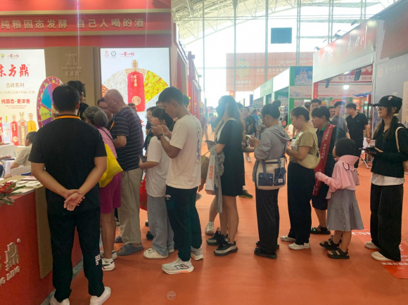 媒体管家： 展会现场人气火爆，东方鼎酒再次亮相南京糖酒会！(图3)