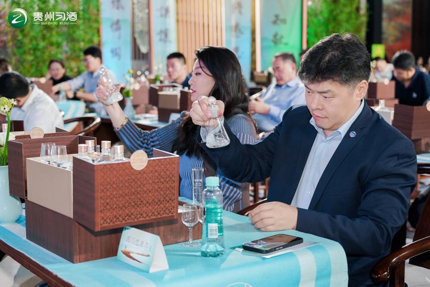 媒体管家: 穿越京华古韵,醉享习酒醇香——习酒·品酒师活动走进北京(图2) 媒体管家: 穿越京华古韵,醉享习酒醇香——习酒·品酒师活动走进北京(图2)