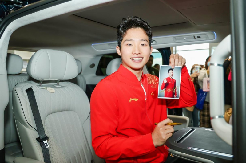 媒体管家: 用“冠军”品质致敬奥运冠军 岚图向王宗源、昌雅妮交付全新岚图梦想家(图4) 媒体管家: 用“冠军”品质致敬奥运冠军 岚图向王宗源、昌雅妮交付全新岚图梦想家(图4)