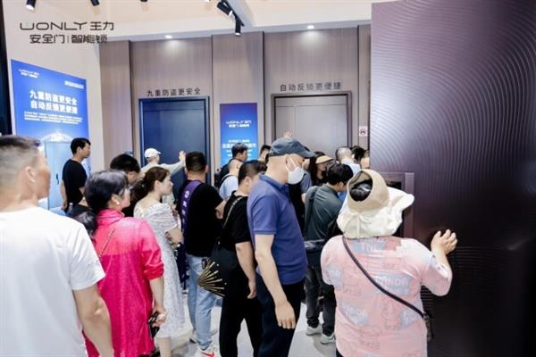 门博会首日聚焦全场!王力重磅新品发布、百万级网红打卡、主流媒体报道,火爆出圈!(图2) 门博会首日聚焦全场!王力重磅新品发布、百万级网红打卡、主流媒体报道,火爆出圈!(图2)