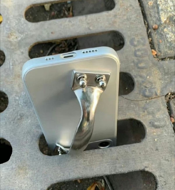 “黄晓明救了我的手机”冲上微博热搜 感觉不如昆仑玻璃(图3) “黄晓明救了我的手机”冲上微博热搜 感觉不如昆仑玻璃(图3)