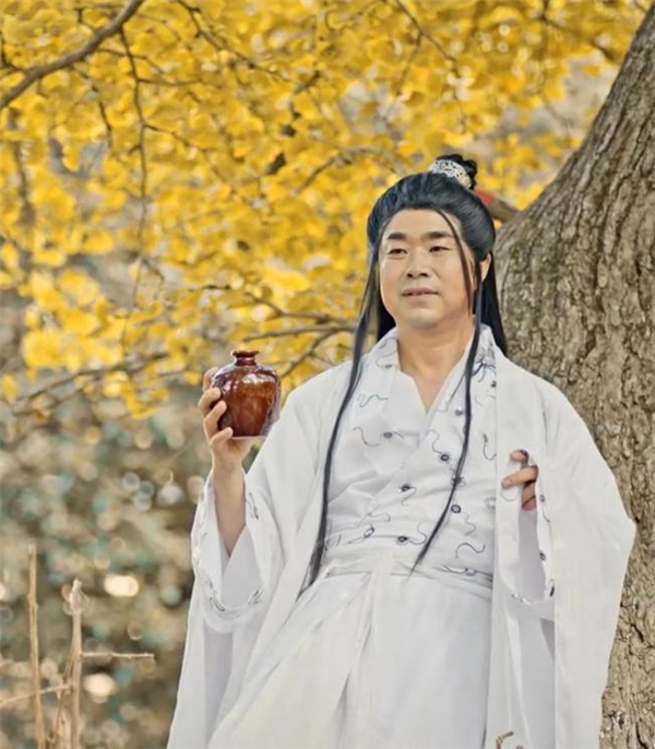 “挖呀挖”黄老师开始转型:素颜遭吐槽 “丑”局长解围(图6) “挖呀挖”黄老师开始转型:素颜遭吐槽 “丑”局长解围(图6)