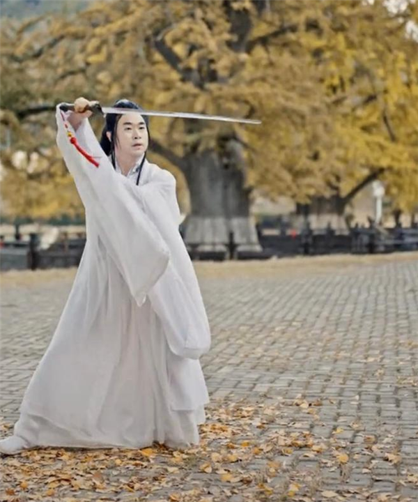 “挖呀挖”黄老师开始转型:素颜遭吐槽 “丑”局长解围(图7) “挖呀挖”黄老师开始转型:素颜遭吐槽 “丑”局长解围(图7)