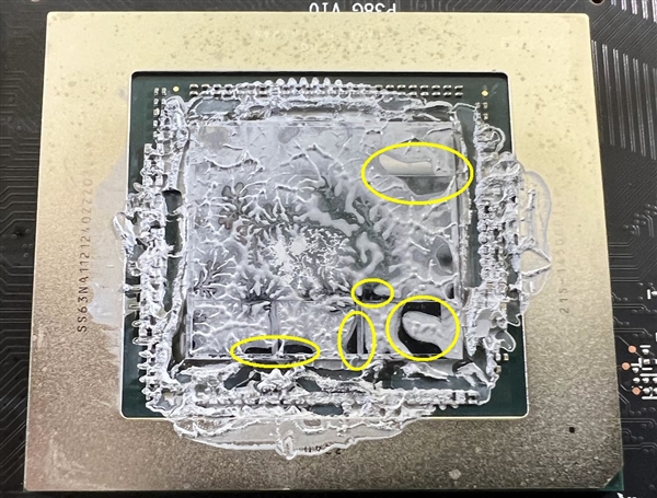 撼讯AMD RX 7900 XTX高温110℃!拆开一看 硅脂凌乱(图4) 撼讯AMD RX 7900 XTX高温110℃!拆开一看 硅脂凌乱(图4)