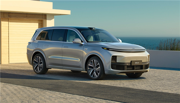 理想L系列芯片国产化率超25%!李想:不怕被黑 用中国本土供应商很自豪(图1) 理想L系列芯片国产化率超25%!李想:不怕被黑 用中国本土供应商很自豪(图1)