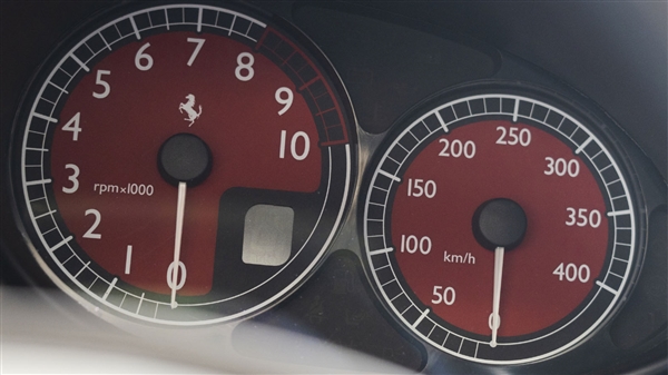 绝世孤品!F1世界冠军费尔南多·阿隆索的法拉利ENZO即将拍卖(图2) 绝世孤品!F1世界冠军费尔南多·阿隆索的法拉利ENZO即将拍卖(图2)