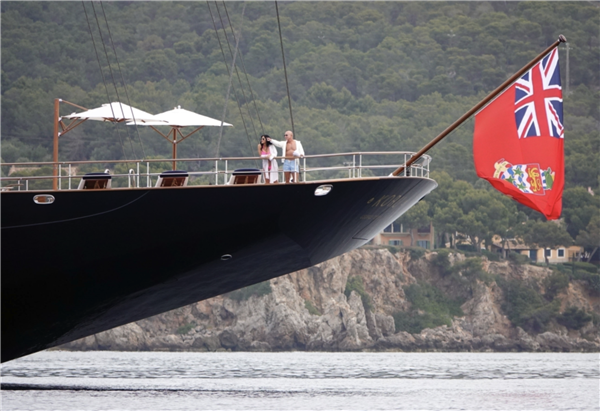 贝佐斯5亿美元豪华游艇首次出海 女友性感比基尼抢眼(图5) 贝佐斯5亿美元豪华游艇首次出海 女友性感比基尼抢眼(图5)