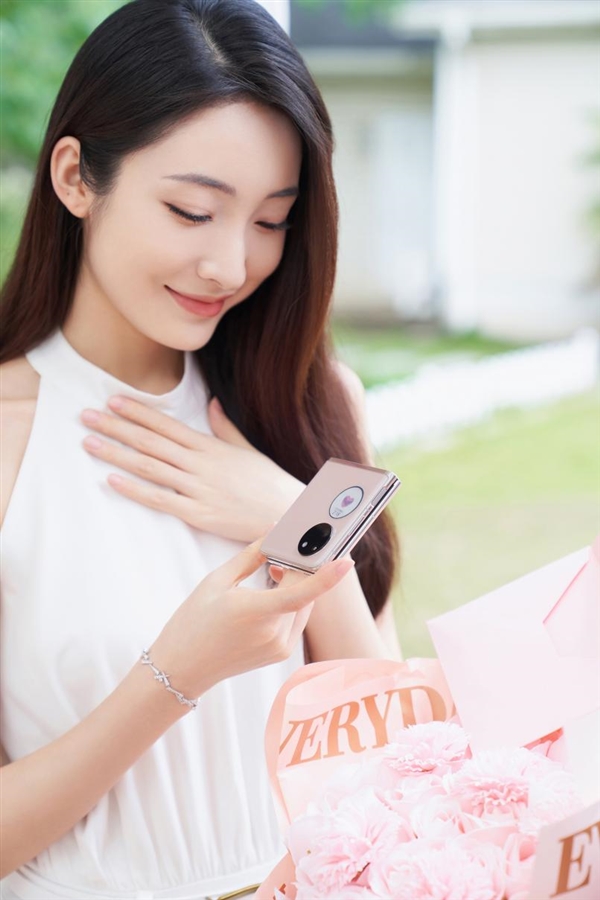 男友/女友一起换机!今年520送华为Pocket S小折叠“泰裤辣”(图2) 男友/女友一起换机!今年520送华为Pocket S小折叠“泰裤辣”(图2)