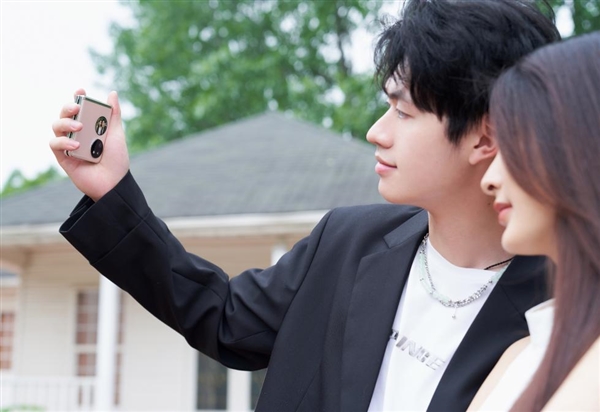 男友/女友一起换机!今年520送华为Pocket S小折叠“泰裤辣”(图5) 男友/女友一起换机!今年520送华为Pocket S小折叠“泰裤辣”(图5)