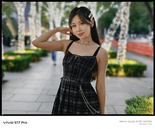 vivo S17 Pro实拍模特:每一张照片都惊为天人(图4) vivo S17 Pro实拍模特:每一张照片都惊为天人(图4)