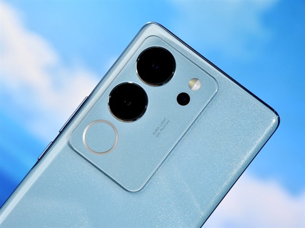 vivo S17 Pro实拍模特:每一张照片都惊为天人(图1) vivo S17 Pro实拍模特:每一张照片都惊为天人(图1)