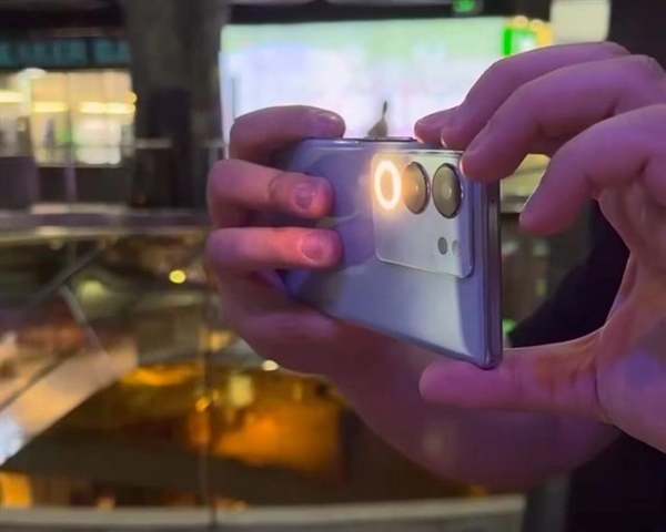 vivo S17 Pro实拍模特:每一张照片都惊为天人(图2) vivo S17 Pro实拍模特:每一张照片都惊为天人(图2)