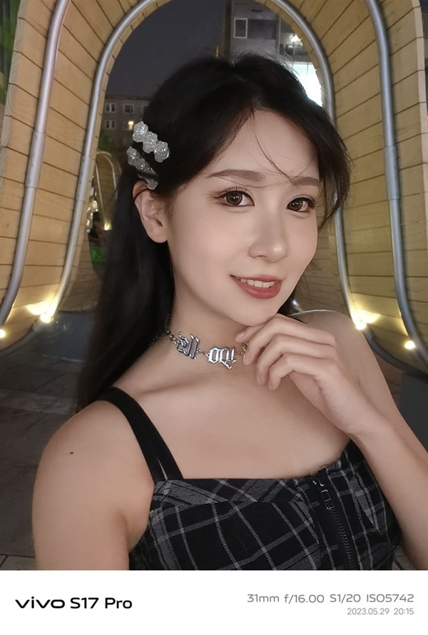 vivo S17 Pro实拍模特:每一张照片都惊为天人(图7) vivo S17 Pro实拍模特:每一张照片都惊为天人(图7)